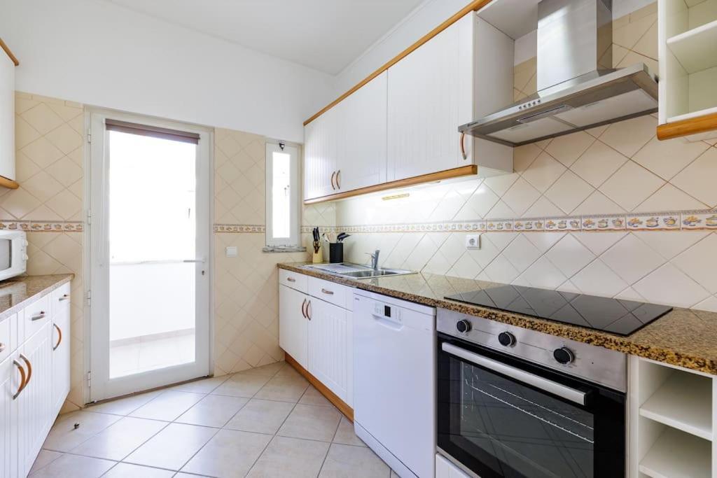 Sea-Front 1' Min! - Apartment With Ac & Wifi Quarteira Esterno foto